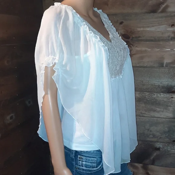 About a girl blouse - Picture 2 of 4